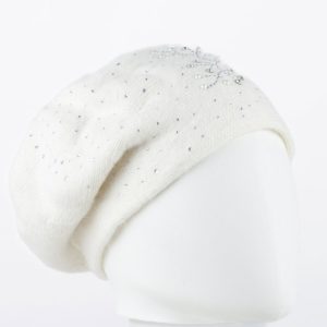 Caciula alba model tricotat cu perle si strasuri fine aplicate, dublata in interior