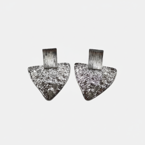 Cercei argintii statement, cu design geometric texturat