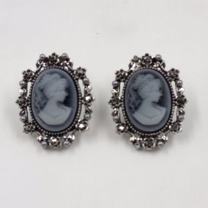 Cercei eleganti camee vintage cu detalii ornamentale argintii