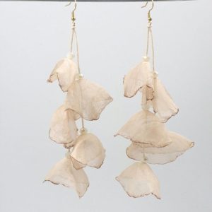 Cercei lungi boemi cu maci stilizati bej diafan