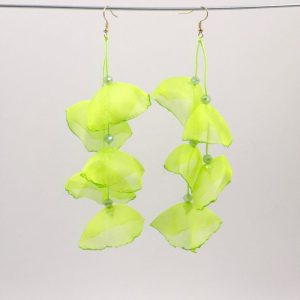 Cercei lungi boemi cu maci stilizati verde deschis