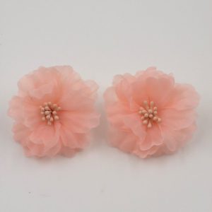 Cercei statement floare din voal roz