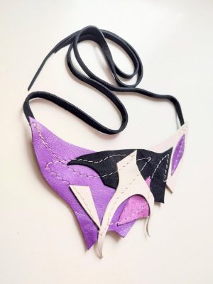 Colier asimetric din piele naturala,nuante alb si mov