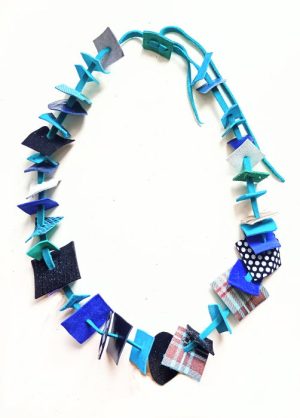 Colier cu forme geometrice din piele naturala ,nuante de efect , unicat