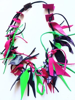 Colier handmade  din piele naturala, asimetric,cyclame, verde,negru