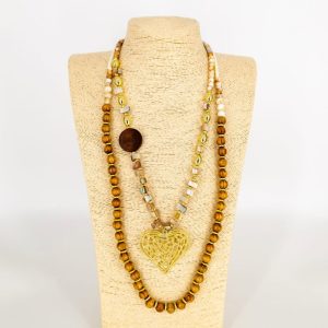 Colier lung statement bej cu inima aurie cu lemn si sidef - stil italian