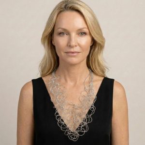 Colier lung statement din multe siruri, cu bucle in cascada, argintiu