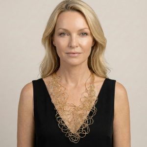 Colier lung statement din multe siruri, cu bucle in cascada, auriu