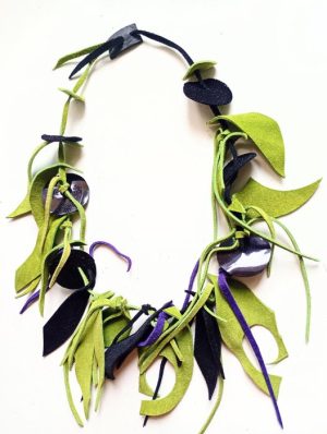 Colier unicat din piele naturala ,nuante olive si negru de efect