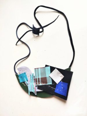 Colier statement din piele naturala ,nuante smarald,bleu,albastru