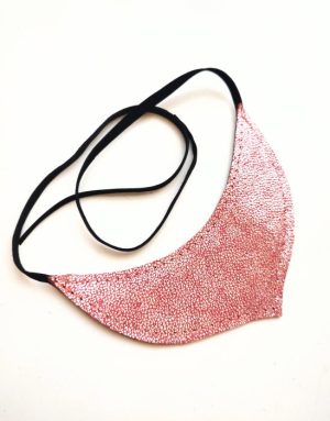 Colier statement din piele naturala,nuante de rosu -argintiu , festiv ,unicat