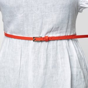 Curea subtire rosie de 0.9 cm, din piele ecologica cu catarama metalica argintie dreptunghiulara