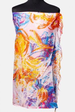 Esarfa cashmere cu fir din lurex, flori stilizate pe fond roz deschis