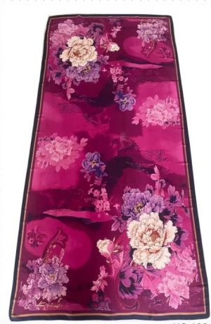 Esarfa dreptunghiulara tip pareo, cu flori pe fond mov