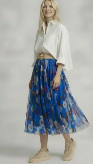 Fusta clos din tulle cu imprimeu floral pictural pe fond albastru