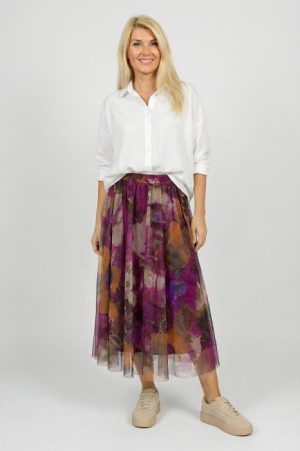 Fusta clos din tulle cu imprimeu pictural multicolor pe fond mov zmeura