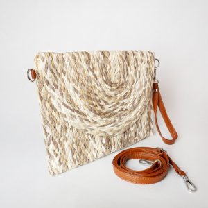 Geanta plic impletita crossbody, cu bareta de umar si de mana, nuante de bej