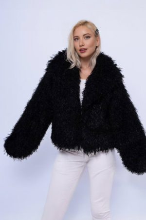Haina scurta tip shaggy din blanita ecologica neagra, super pufoasa
