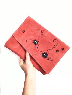 Plic rosu din piele naturala intoarsa cu pisicute