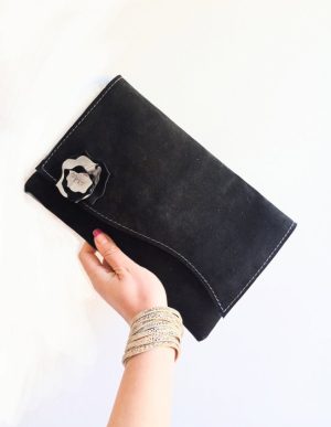 Plic negru handmade, din piele naturala intoarsa, cu trandafir