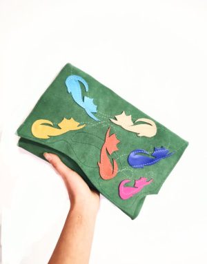 Plic verde din piele naturala intoarsa , cu pisicute multicolore