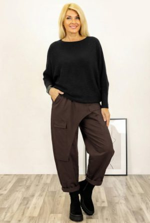 Pulover cu maneci fluture si perlute fine pe spate din vascoza, negru