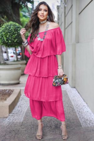 Rochie lunga suprapusa din matase si vascoza, cu trei volane mari si elastic pe umeri, fucsia