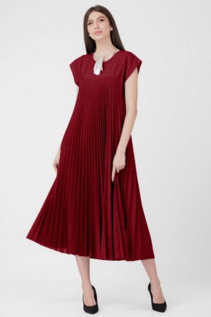 Rochie plisata  A-line lunga, material fin si usor creponat, bordo