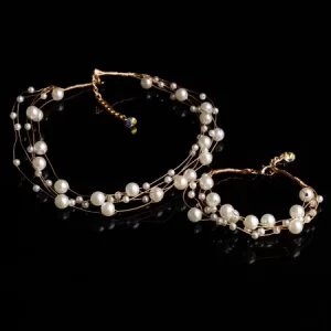 Set colier si bratara delicate cu perlute pe fire fine aurii